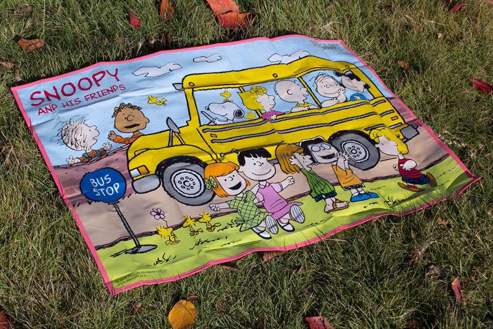 スヌーピー BUS STOPレジャーシート(S) 商品ラインナップー株式